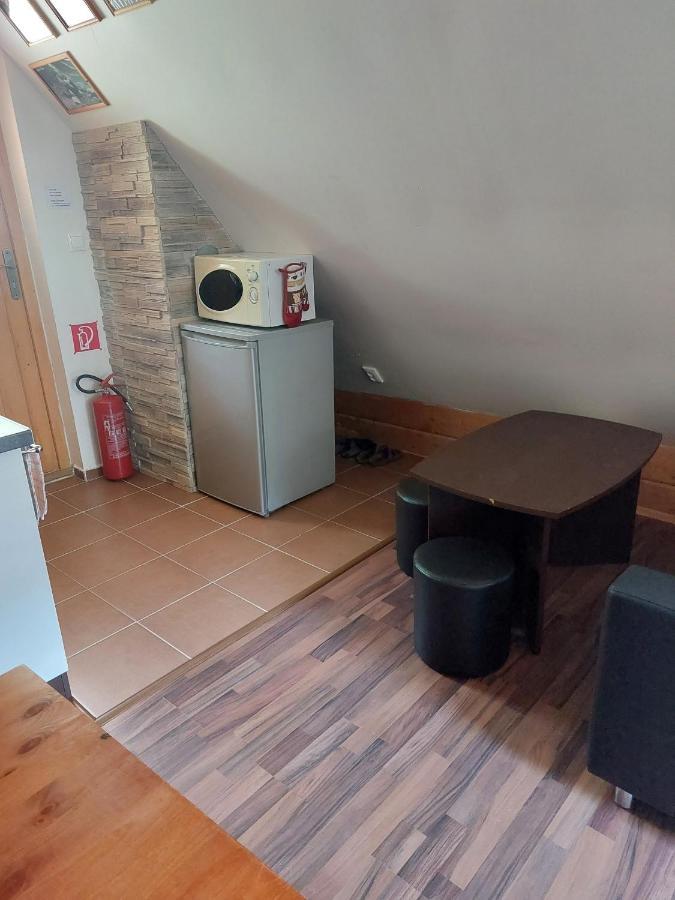 Chatka Pod Jaskynou Maluzina Exterior foto